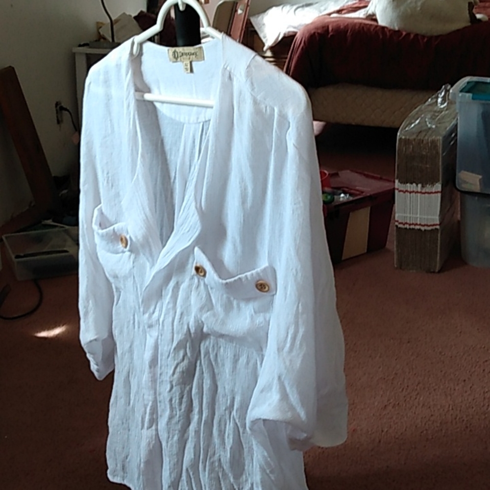 Democracy Women's Plus size gauze shirt XL